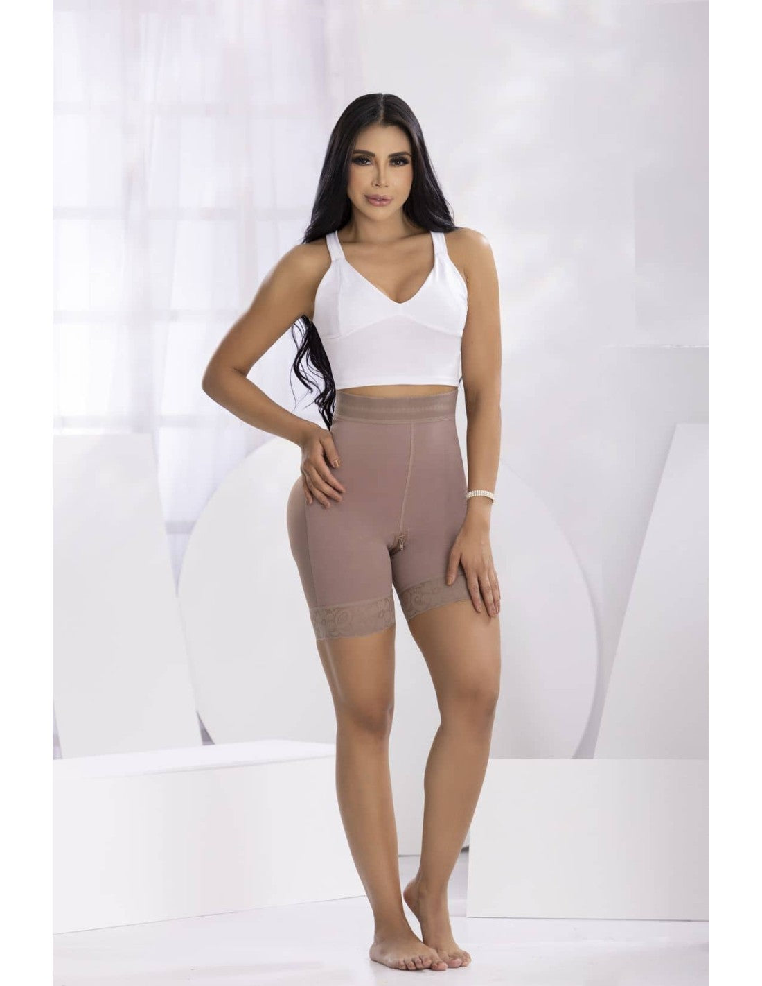 Faja colombiana tipo short – Control fuerte y realce natural